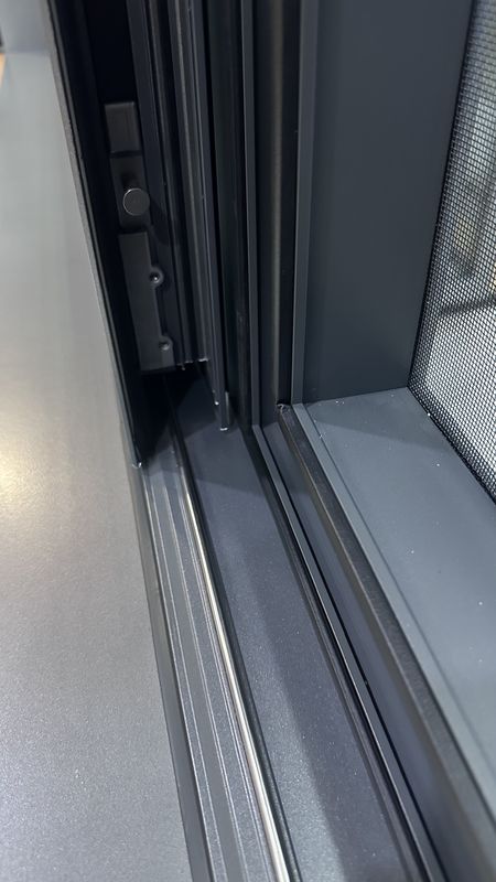 NFRC-zertifiziertes Aluminium-Rutschenfenster mit 6060 T66 Luftfahrt-Aluminiumlegierung und PA66 Nylon-Wärmebremsband